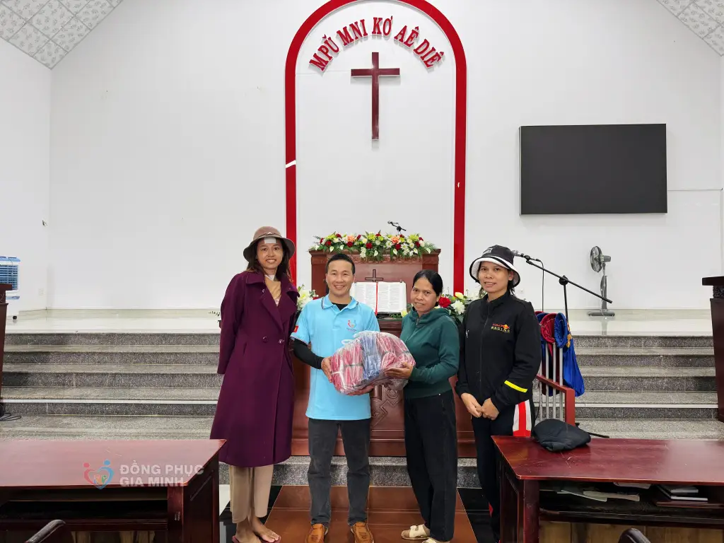 Đồng Phục Gia Minh Trao Quà Giáng Sinh 2025 Cho Các Điểm Nhóm Tin Lành Đắk Lắk